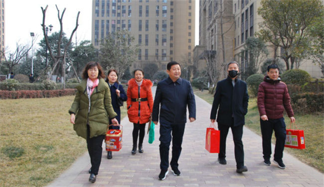 公司黨政工領(lǐng) 導(dǎo)親切看望慰問老干部、老同志和困難勞模、困難員工