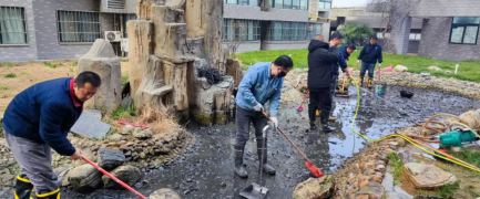 清理景觀(guān)水池，優(yōu)化小區(qū)環(huán)境